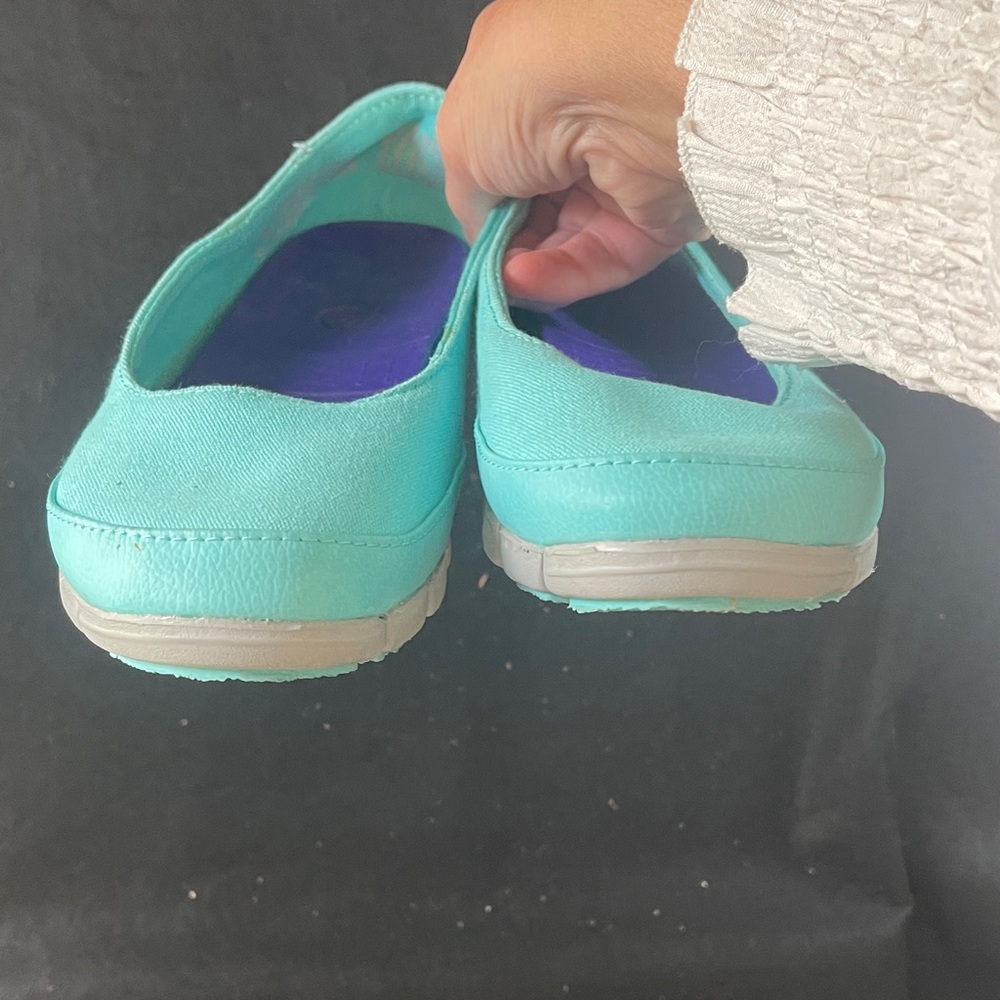 Crocs Women’s Teal Canvas Ballet Flats with Purple Footbed - Picture 5 of 6